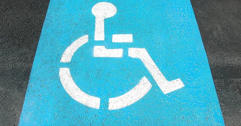 Accessibilité : poussettes, personnes à mobilité réduite, zones de repos