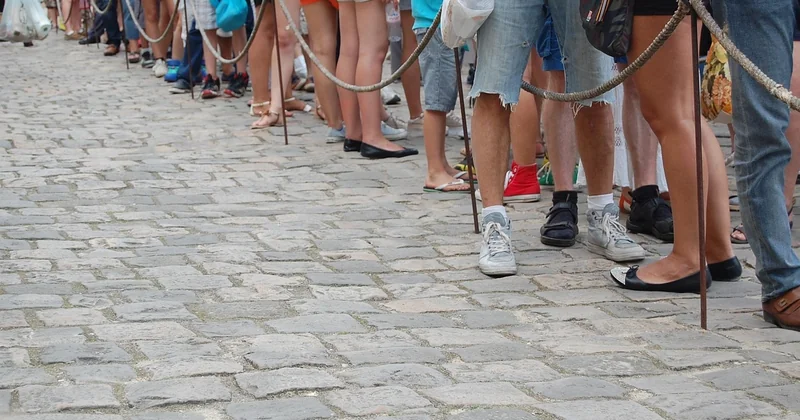 Files d'attente et affluence : comment éviter les pièges ?