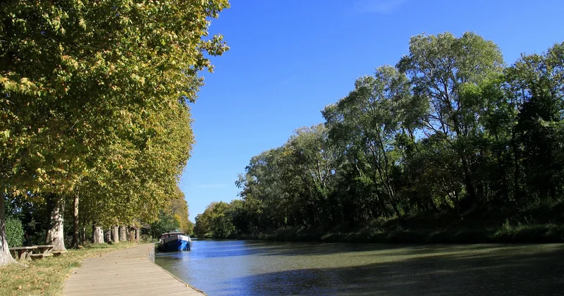 Combien de temps pour faire le canal du Midi en bateau ?